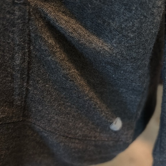 Yogalicious Sweater Women's Medium Grey Cowl Neck Pockets Pullover - Picture 3 of 6